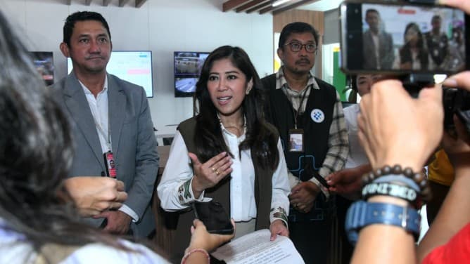 tinjau-bandara-ngurah-rai-menkomdigi-pastikan-akses-telekomunikasi-mudik-2026-lancar-dan-aman